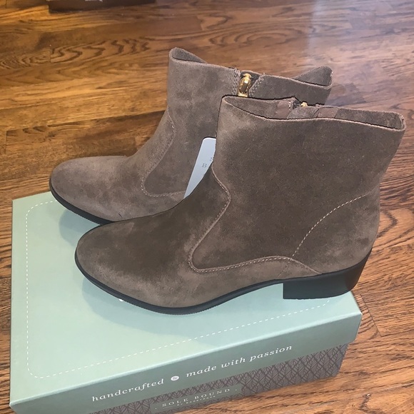 BareTraps Shoes - Bare Traps brown suede booties